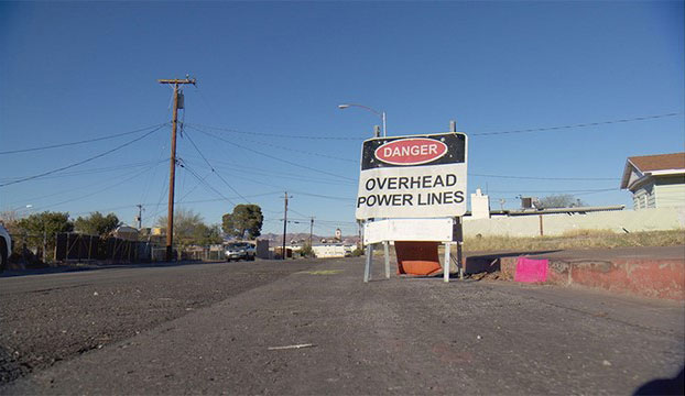 sign indicating danger from overhead power lines in Las Vegas, NV